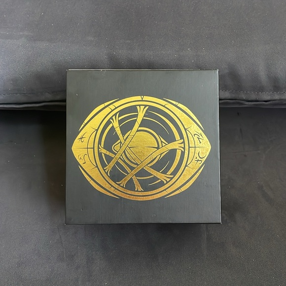 Doctor Strange Eye of Agamotto - Picture 2 of 3